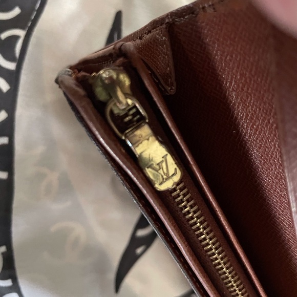 Preloved. Vintage. Authentic Louis Vuitton Tresor Mono wallet - Picture 8 of 9